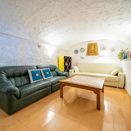 Homeholidaysrentals Malvina Villa